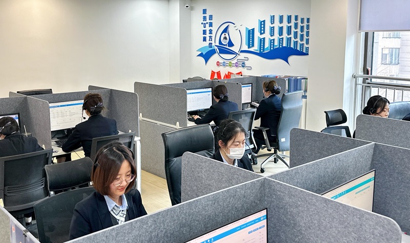 窗口一線鉚干勁，青島市民中心高效服務企業群眾